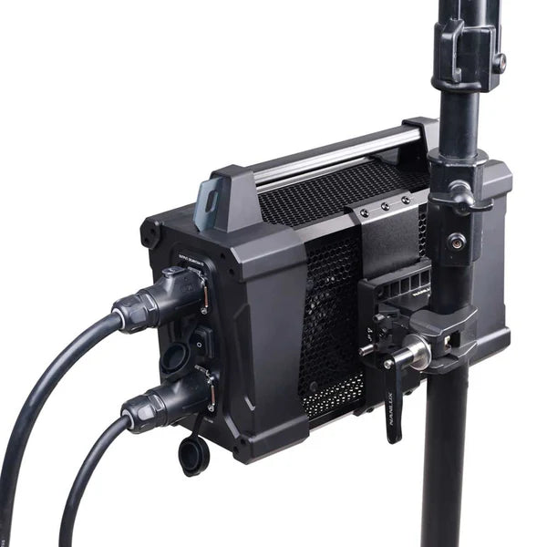 Spot bicolore NANLUX Evoke 2400B avec réflecteur à 45° dans un flight case