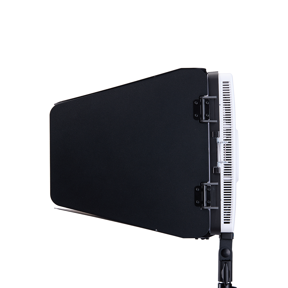 amaran Pano 120c Barndoor