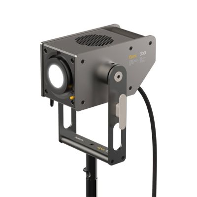 Kelvin Epos 300 - Éclairage de studio LED COB RGBACL 300 W avec valise à roulettes (fixation en V)