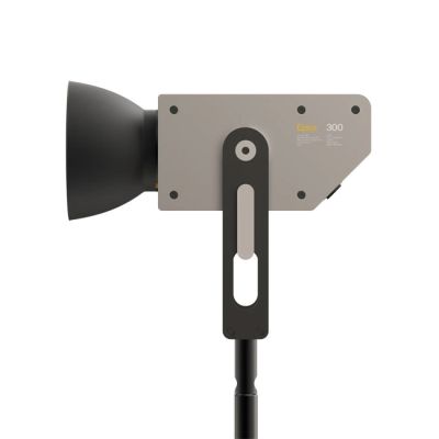 Kelvin Epos 300 - Éclairage de studio LED COB RGBACL 300 W avec valise à roulettes (fixation en V)